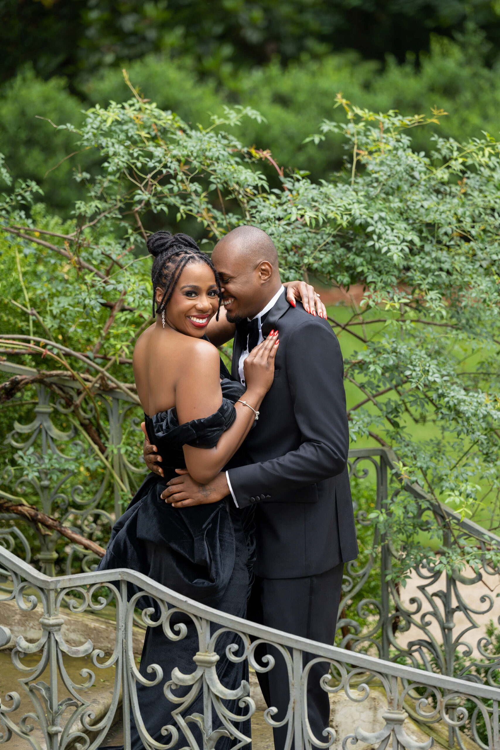 Crystal & Sam's enchanting engagement session at Atlanta's Swan House – a celebration of love amid timeless elegance